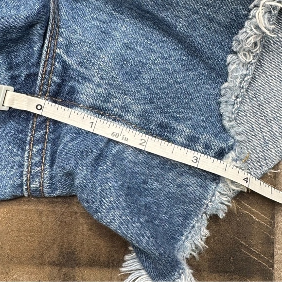 Good American Button Fly Distressed Jean Shorts 10/30 - Picture 9 of 12